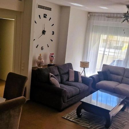 Immaculate 2-Bed Apartment In Пего Екстериор снимка