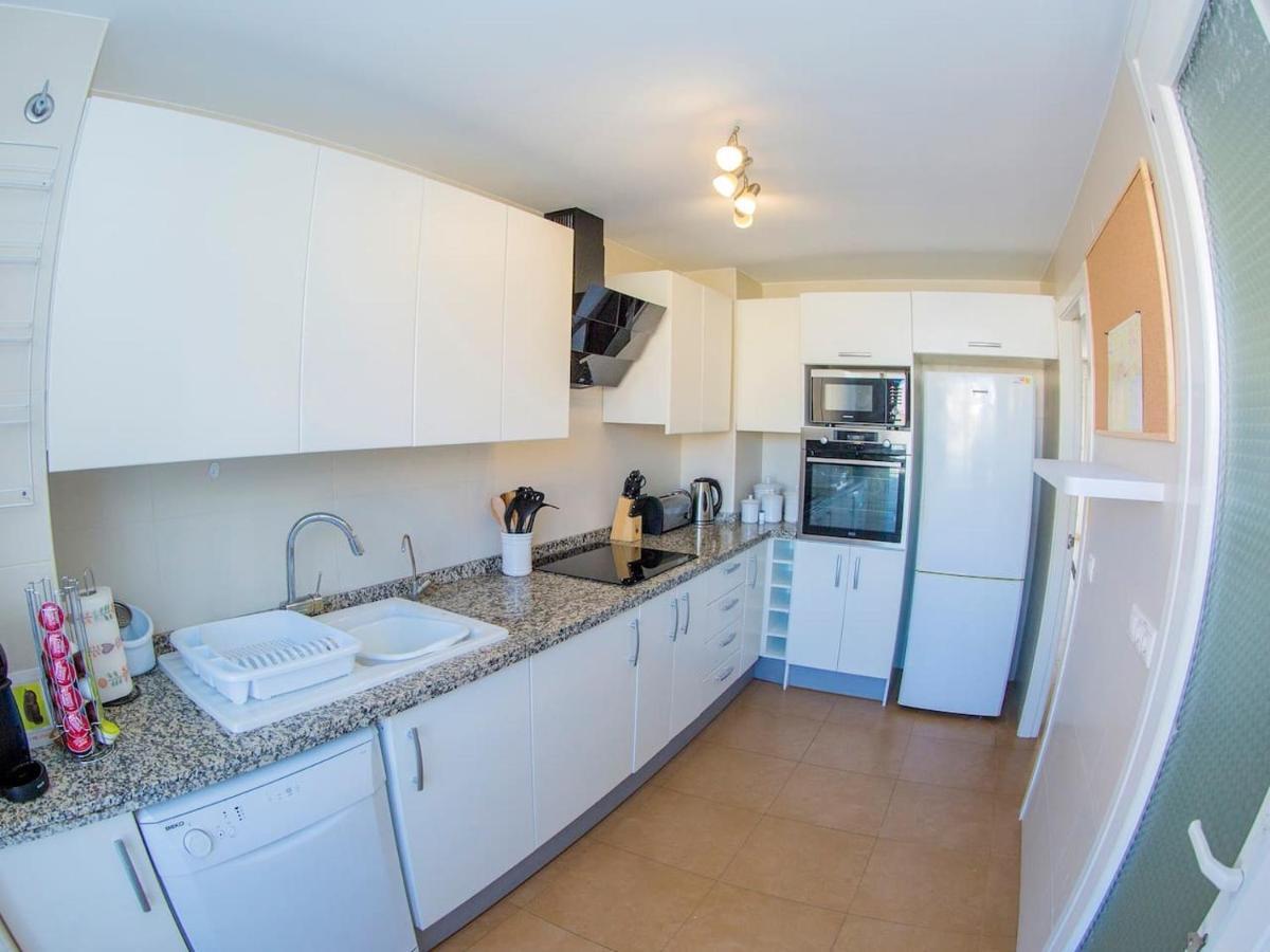 Immaculate 2-Bed Apartment In Пего Екстериор снимка