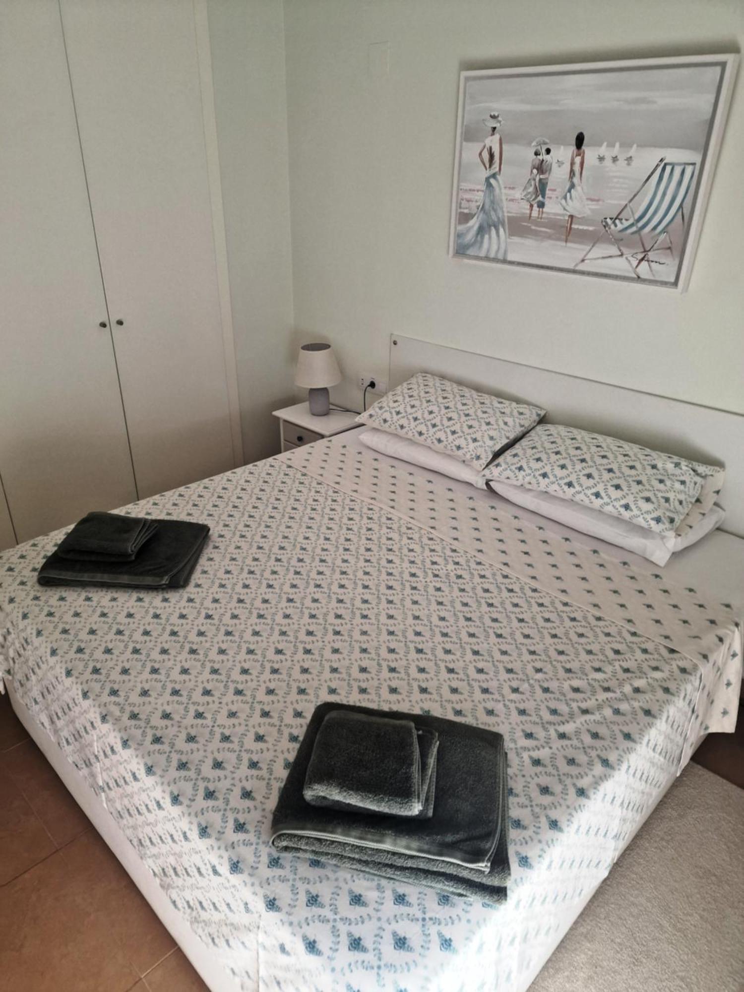 Immaculate 2-Bed Apartment In Пего Екстериор снимка